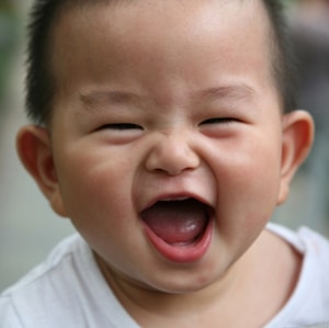 http://www.cutebabieswallpapers.com/wp-content/uploads/2012/01/cute-baby-chinese-laughing.jpg