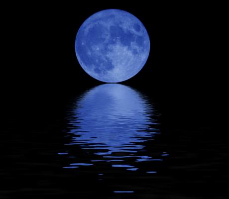 The “Rare Blue Moon” over my hometown<!--:zh-->家乡上空的蓝月亮