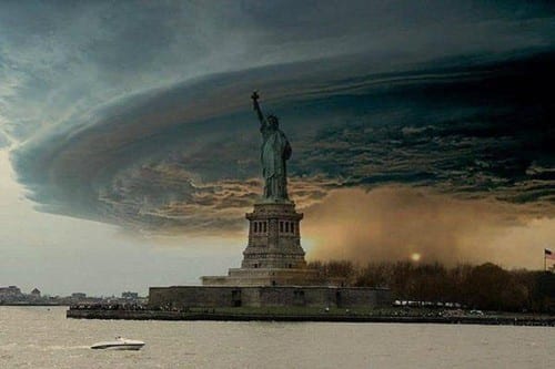 http://milblogging.com/popups/images/statue_of_liberty_hurricane_sandy.jpg