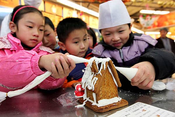 http://chinalawandpolicy.com/wp-content/uploads/2012/12/12-23-10-China-Christmas_full_600.jpg